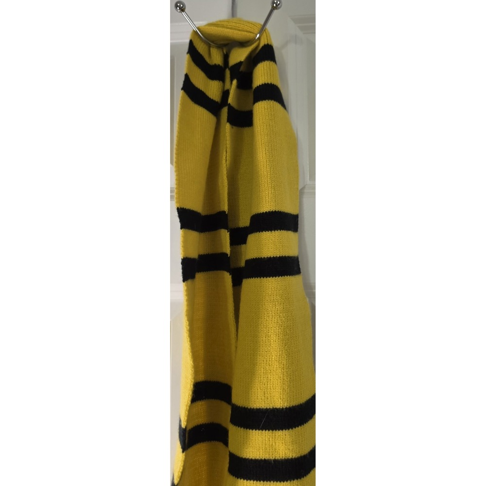 Harry Potter Hufflepuff Scarf Adult Yellow Black Knit Wizarding World Crest - Picture 8 of 9